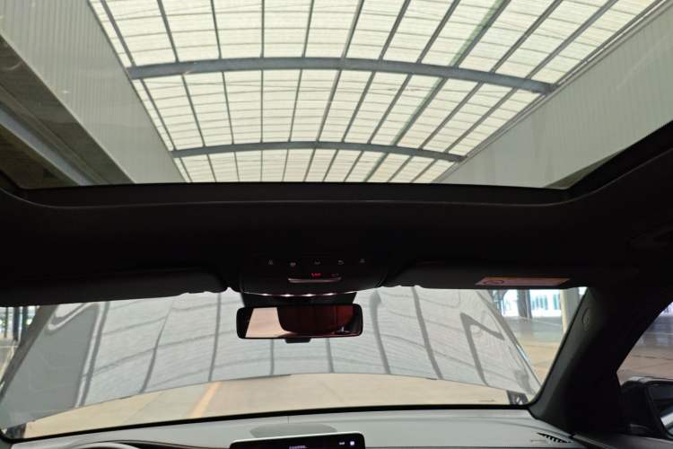 Used Mercedes-Benz GLC 2020 Facelift GLC 300 L 4MATIC Dynamic Edition Headliner