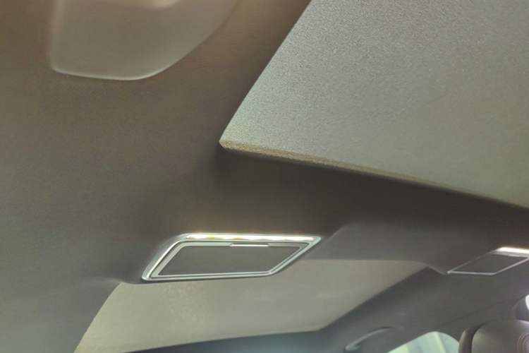 Used Mercedes-Benz GLC 2020 Facelift GLC 260 L 4MATIC Luxury Edition Headliner
