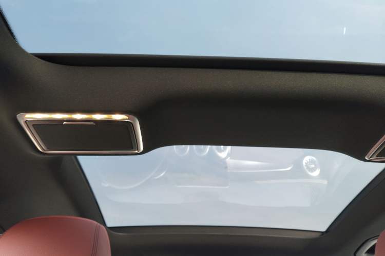 Used Mercedes-Benz GLC 2020 Facelifted GLC 260 L 4MATIC Dynamic Edition Headliner