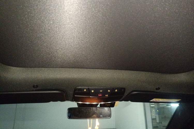 Used Mercedes-Benz GLC 2020 Facelifted GLC 260 L 4MATIC Dynamic Edition Headliner