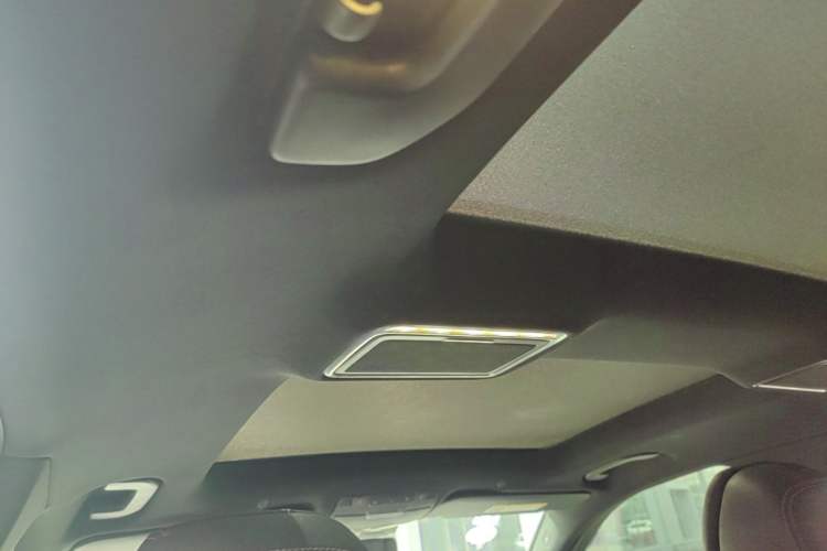Used Mercedes-Benz GLC 2020 Facelift GLC 260 L 4MATIC Luxury Edition Headliner
