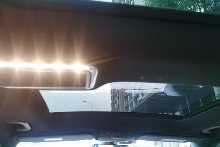 Used Mercedes-Benz GLC 2020 Facelifted GLC 260 L 4MATIC Dynamic Edition Headliner