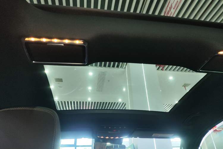 Used Mercedes-Benz GLC 2020 Facelift GLC 300 L 4MATIC Dynamic Edition Headliner