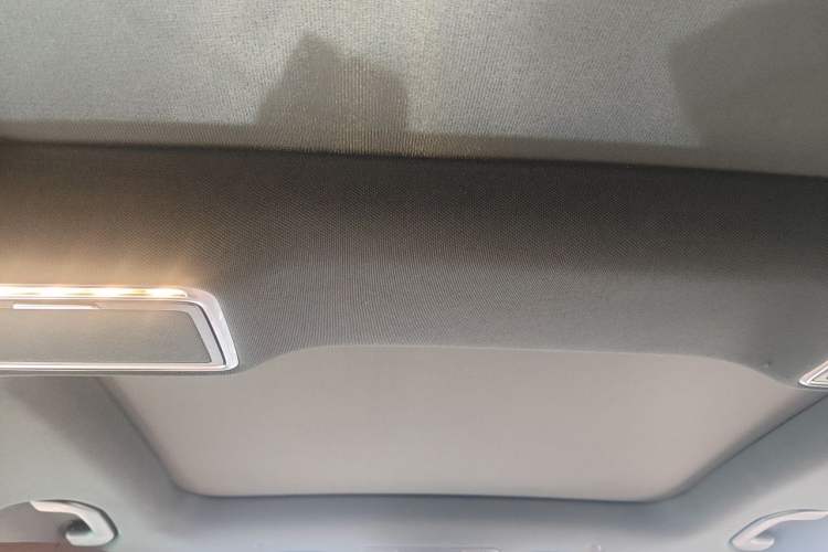 Used Mercedes-Benz GLC 2020 Facelift GLC 300 L 4MATIC Dynamic Edition Headliner