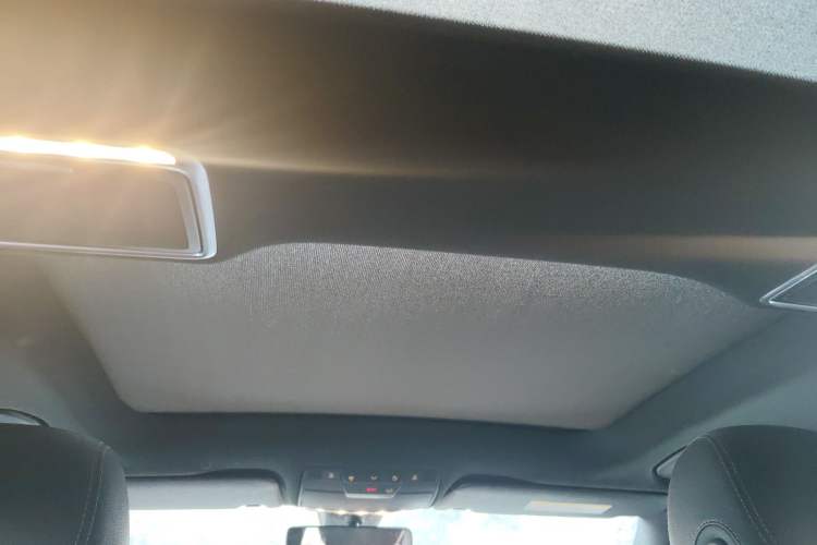 Used Mercedes-Benz GLC 2020 Facelifted GLC 260 L 4MATIC Dynamic Edition Headliner