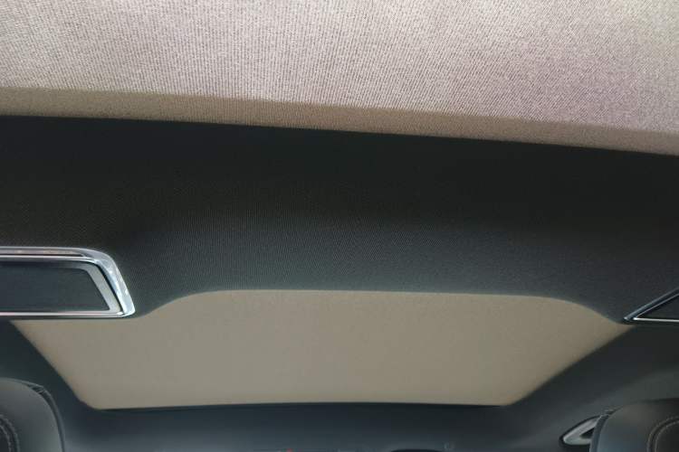 Used Mercedes-Benz GLC 2020 Facelift GLC 300 L 4MATIC Dynamic Edition Headliner