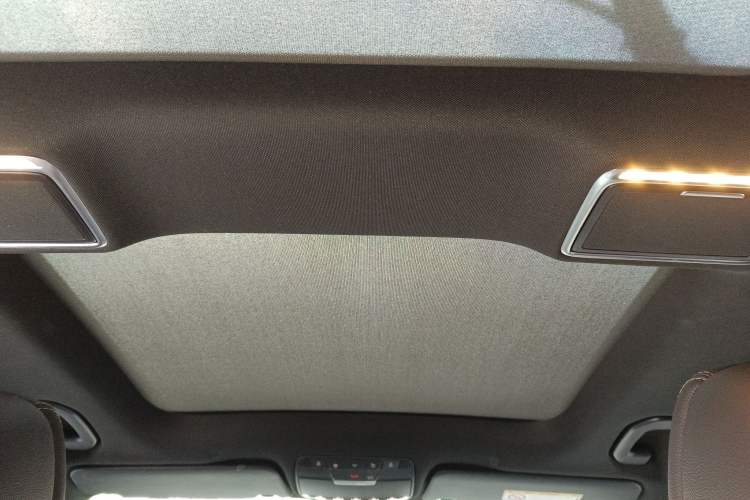 Used Mercedes-Benz GLC 2020 Facelifted GLC 260 L 4MATIC Dynamic Edition Headliner