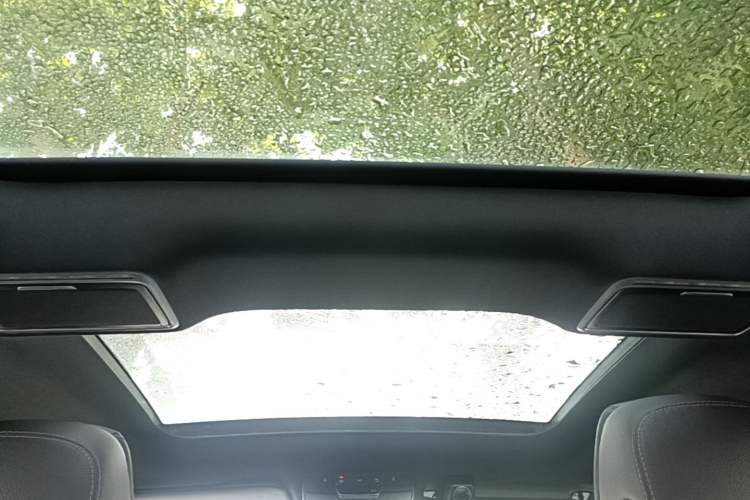 Used Mercedes-Benz GLC 2020 Facelift GLC 300 L 4MATIC Dynamic Edition Headliner
