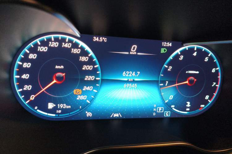Used Mercedes-Benz GLC 2020 GLC 300 L 4MATIC Luxury Model Instrument Cluster