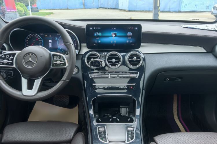 Used Mercedes-Benz GLC 2020 Facelifted GLC 260 L 4MATIC Dynamic Edition Interior 1