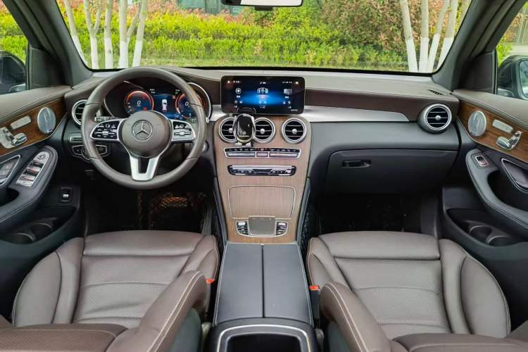 Used Mercedes-Benz GLC 2020 Facelifted GLC 300 L 4MATIC Luxury Edition Interior 1