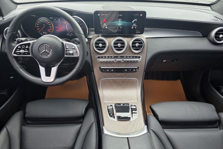 Used Mercedes-Benz GLC 2020 Facelift GLC 260 L 4MATIC Luxury Edition Interior 1