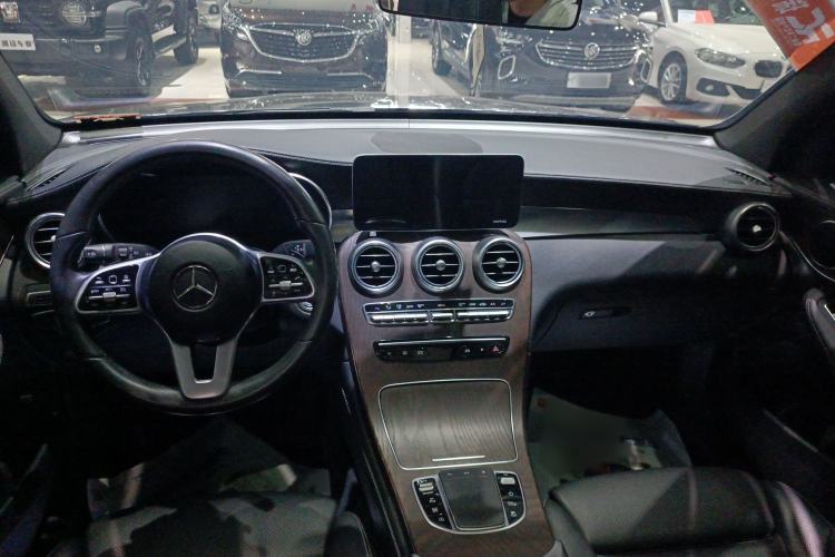 Used Mercedes-Benz GLC 2020 Facelift GLC 260 L 4MATIC Luxury Edition Interior 1