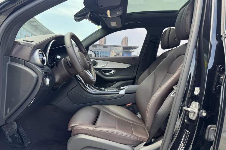 Used Mercedes-Benz GLC 2020 Facelift GLC 260 L 4MATIC Luxury Edition Interior 1