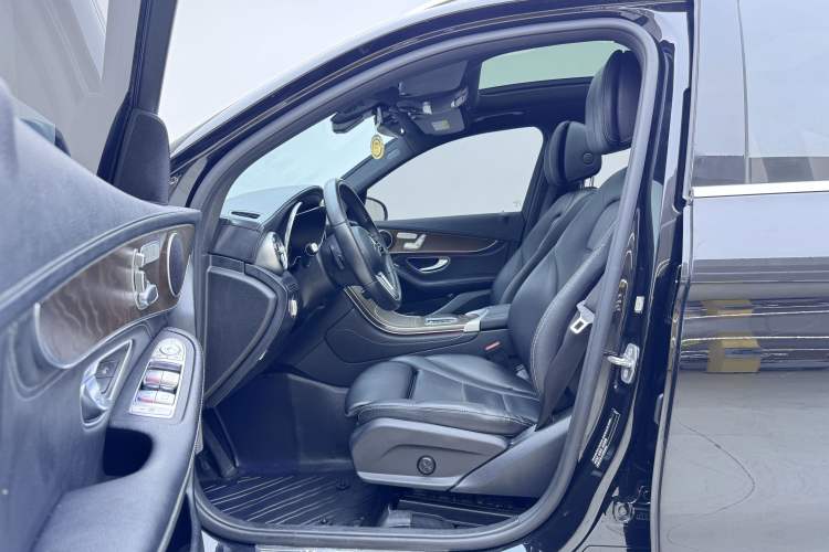 Used Mercedes-Benz GLC 2020 GLC 260 L 4MATIC Luxury Model Interior 1