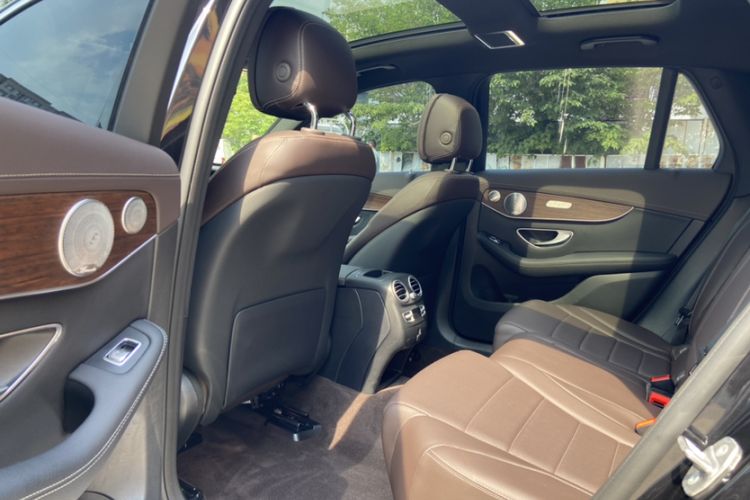 Used Mercedes-Benz GLC 2020 Facelift GLC 300 L 4MATIC Dynamic Edition Interior 10