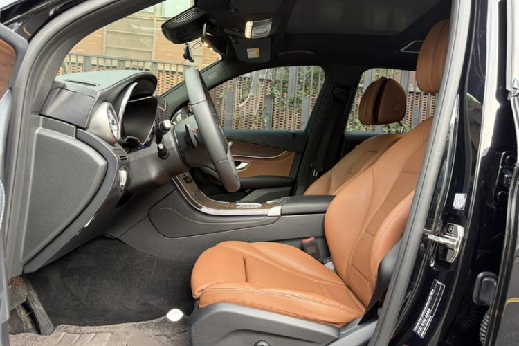 Used Mercedes-Benz GLC 2020 Facelifted GLC 300 L 4MATIC Luxury Edition Interior 10