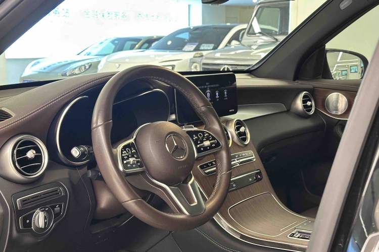 Used Mercedes-Benz GLC 2020 Facelift GLC 300 L 4MATIC Dynamic Edition Interior 11