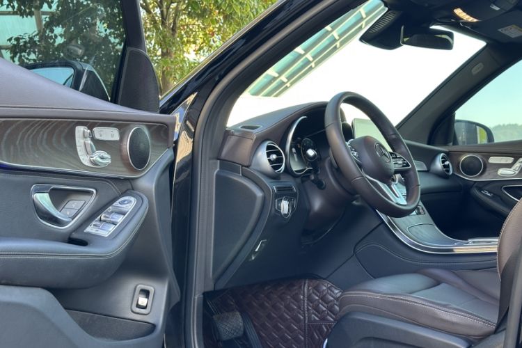 Used Mercedes-Benz GLC 2020 Facelift GLC 300 L 4MATIC Dynamic Edition Interior 12