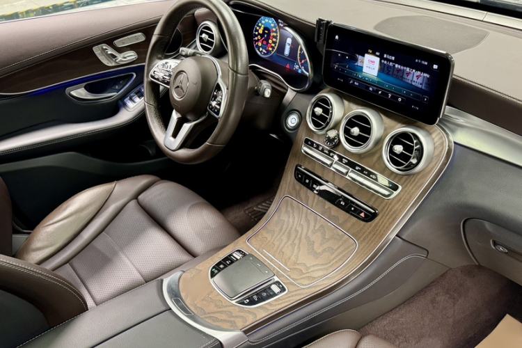 Used Mercedes-Benz GLC 2020 Facelift GLC 300 L 4MATIC Dynamic Edition Interior 2