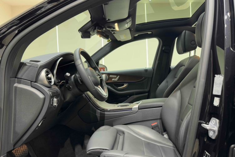 Used Mercedes-Benz GLC 2020 GLC 300 L 4MATIC Luxury Model Interior 2