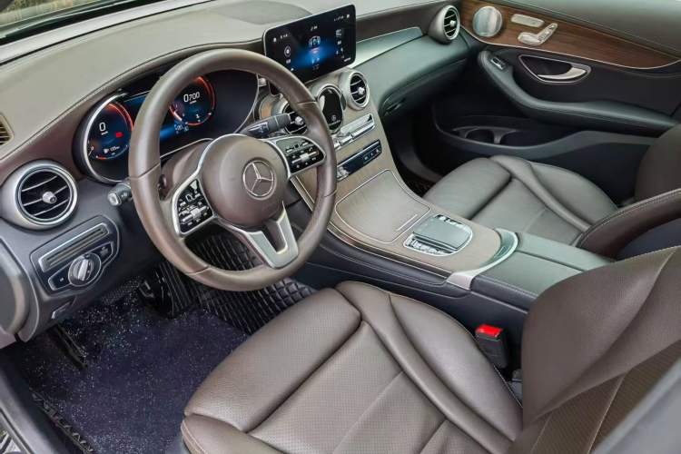Used Mercedes-Benz GLC 2020 Facelifted GLC 300 L 4MATIC Luxury Edition Interior 2
