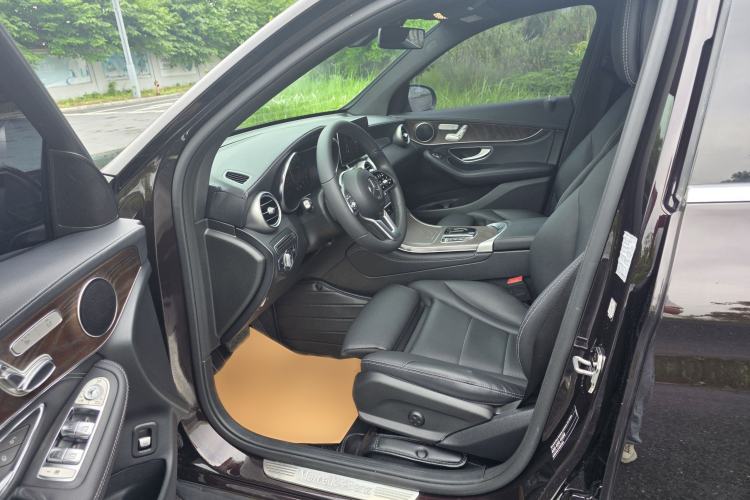 Used Mercedes-Benz GLC 2020 Facelift GLC 260 L 4MATIC Luxury Edition Interior 2