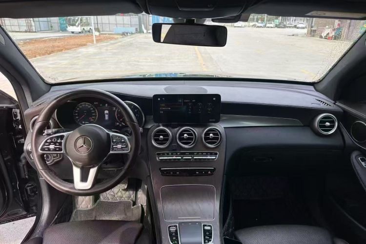 Used Mercedes-Benz GLC 2020 Facelift GLC 260 L 4MATIC Luxury Edition Interior 2