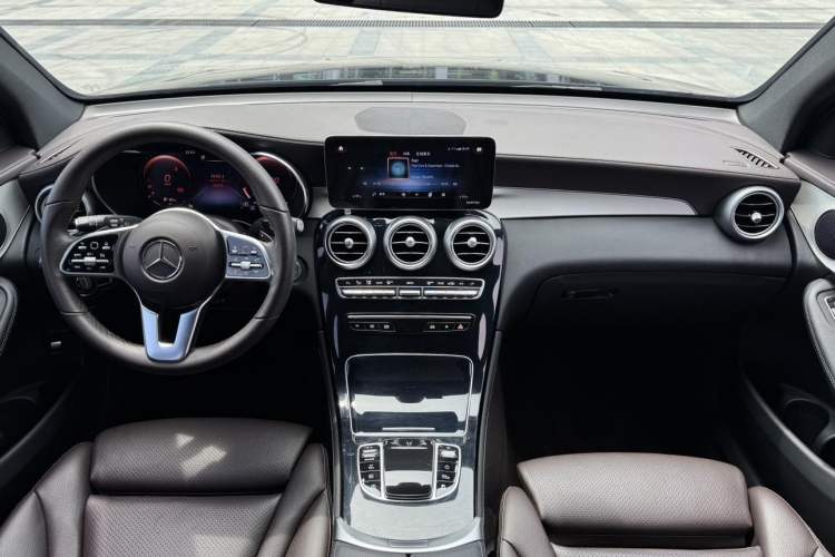 Used Mercedes-Benz GLC 2020 Facelift GLC 260 L 4MATIC Luxury Edition Interior 2