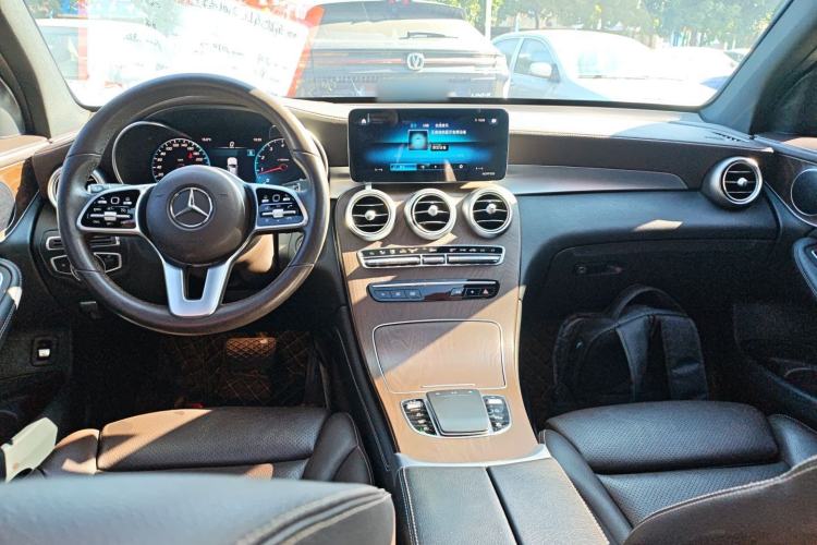 Used Mercedes-Benz GLC 2020 Facelift GLC 260 L 4MATIC Luxury Edition Interior 2