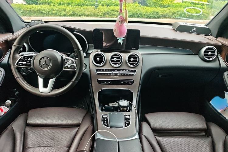 Used Mercedes-Benz GLC 2020 Facelift GLC 260 L 4MATIC Luxury Edition Interior 2