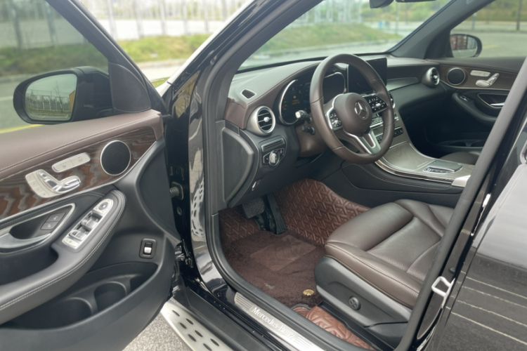 Used Mercedes-Benz GLC 2020 Facelift GLC 300 L 4MATIC Dynamic Edition Interior 2