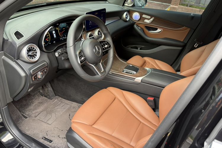 Used Mercedes-Benz GLC 2020 Facelifted GLC 300 L 4MATIC Luxury Edition Interior 2