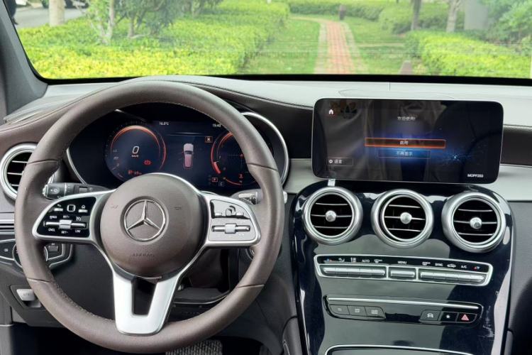 Used Mercedes-Benz GLC 2020 Facelifted GLC 260 L 4MATIC Dynamic Edition Interior 2