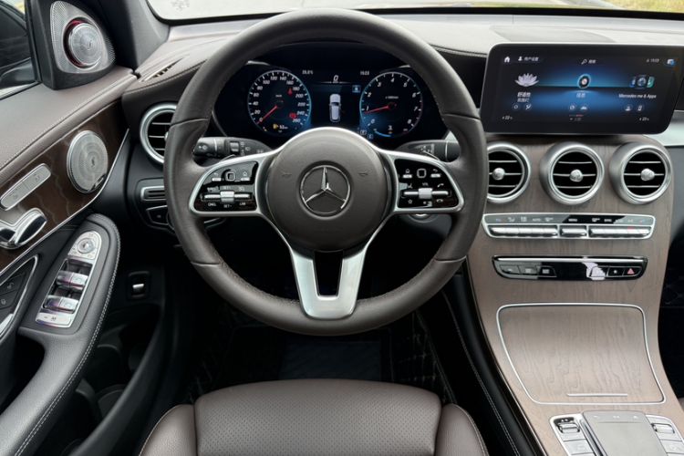 Used Mercedes-Benz GLC 2020 Facelift GLC 260 L 4MATIC Luxury Edition Interior 2