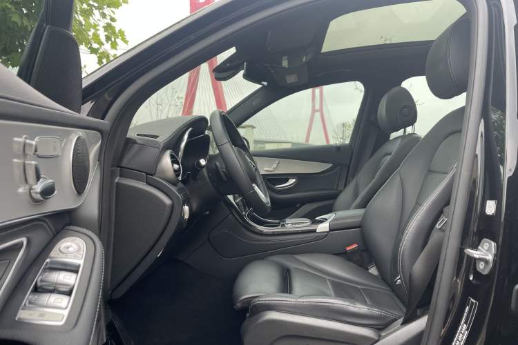 Used Mercedes-Benz GLC 2020 Facelifted GLC 260 L 4MATIC Dynamic Edition Interior 2