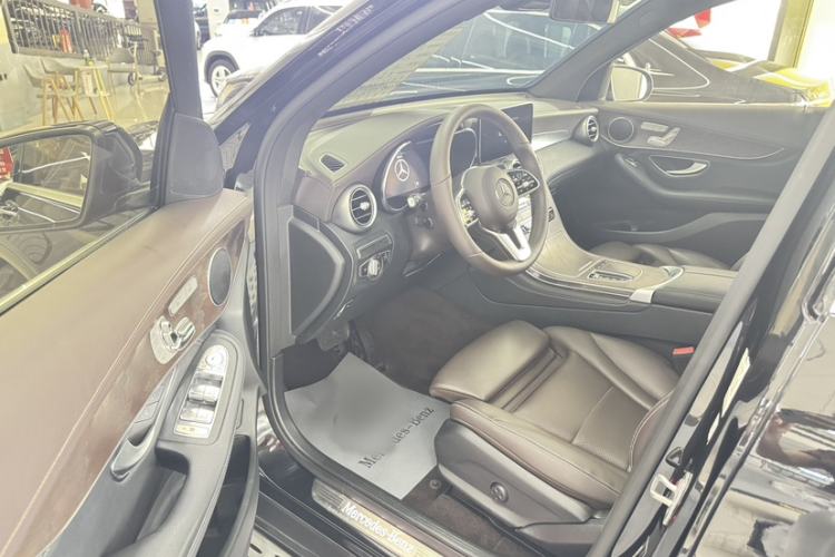 Used Mercedes-Benz GLC 2020 Facelift GLC 300 L 4MATIC Dynamic Edition Interior 2