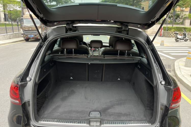 Used Mercedes-Benz GLC 2020 Facelift GLC 300 L 4MATIC Dynamic Edition Interior 3