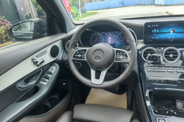 Used Mercedes-Benz GLC 2020 Facelifted GLC 260 L 4MATIC Dynamic Edition Interior 3