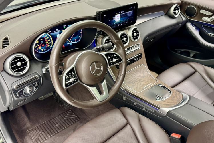 Used Mercedes-Benz GLC 2020 Facelift GLC 300 L 4MATIC Dynamic Edition Interior 3