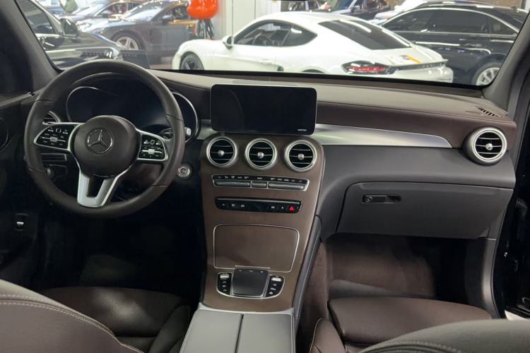Used Mercedes-Benz GLC 2020 Facelift GLC 260 L 4MATIC Luxury Edition Interior 3