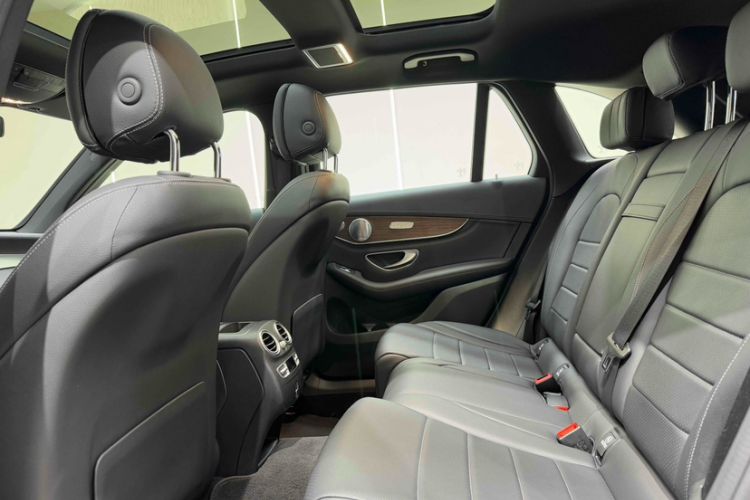 Used Mercedes-Benz GLC 2020 GLC 300 L 4MATIC Luxury Model Interior 3