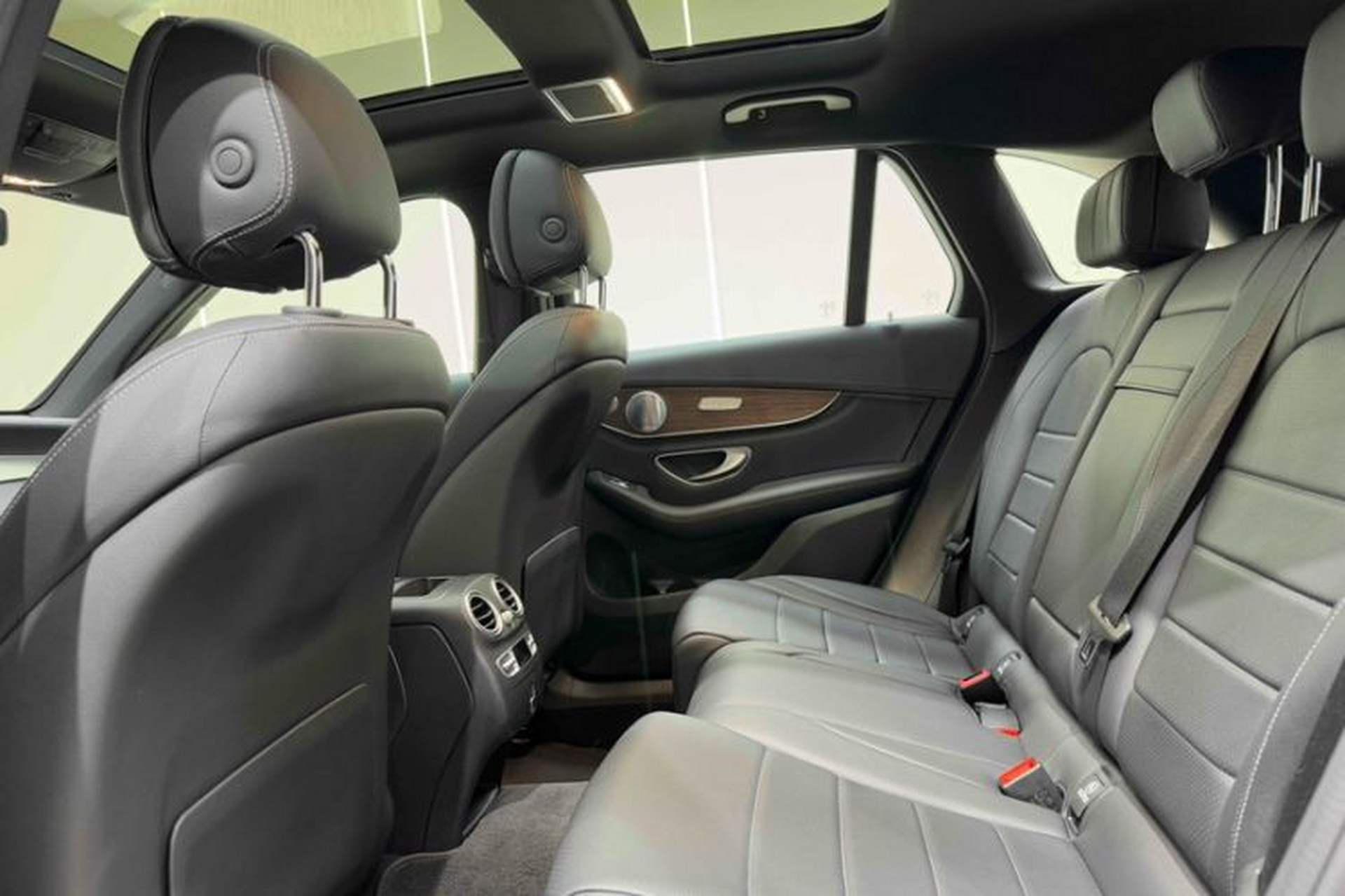 Used Mercedes-Benz GLC 2020 GLC 300 L 4MATIC Luxury Model Interior 3
