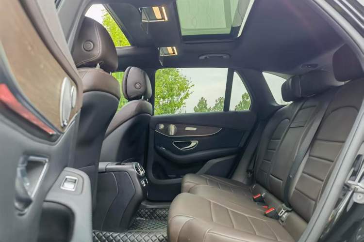 Used Mercedes-Benz GLC 2020 Facelifted GLC 300 L 4MATIC Luxury Edition Interior 3