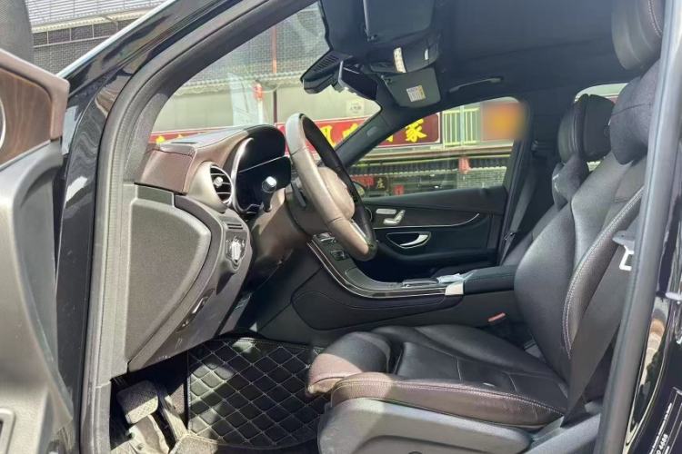 Used Mercedes-Benz GLC 2020 Facelift GLC 260 L 4MATIC Luxury Edition Interior 3