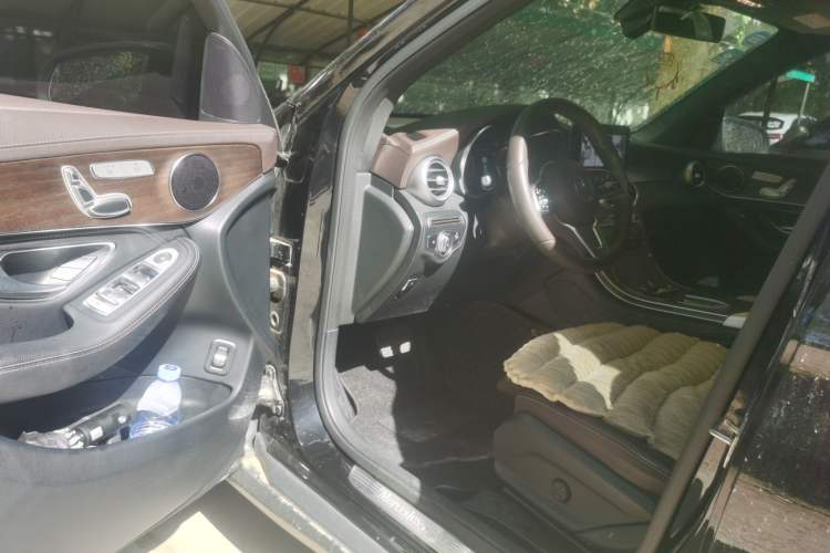 Used Mercedes-Benz GLC 2020 GLC 260 L 4MATIC Luxury Model Interior 3