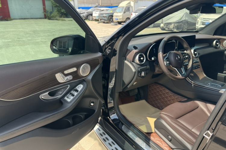 Used Mercedes-Benz GLC 2020 Facelift GLC 300 L 4MATIC Dynamic Edition Interior 3