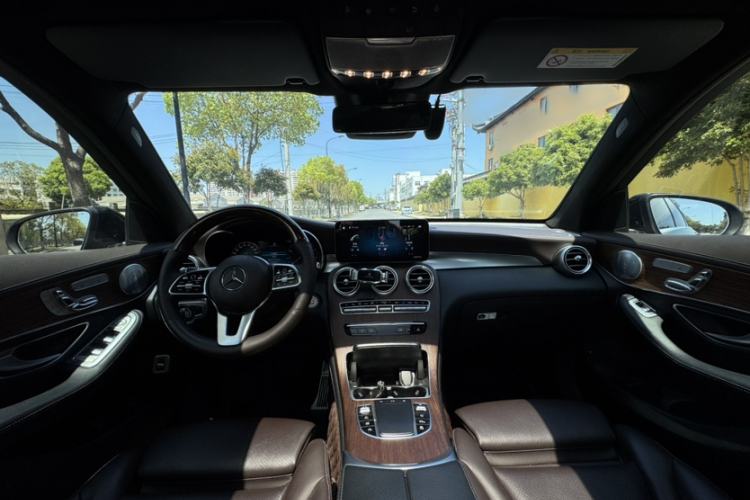 Used Mercedes-Benz GLC 2020 GLC 300 L 4MATIC Luxury Model Interior 3