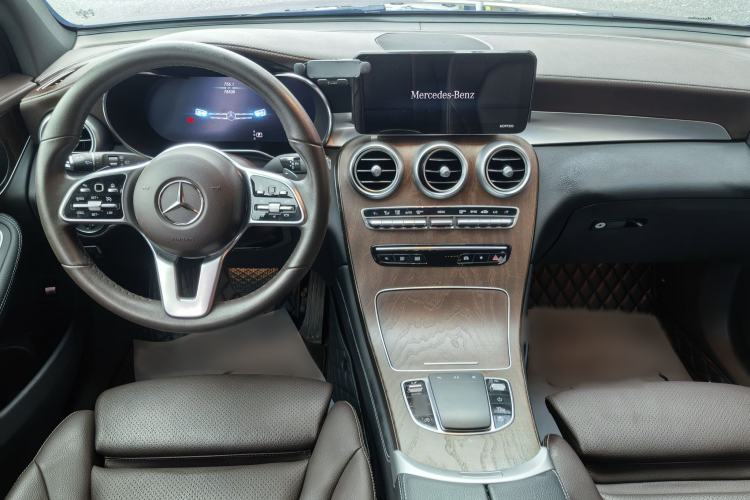 Used Mercedes-Benz GLC 2020 Facelift GLC 260 L 4MATIC Luxury Edition Interior 3