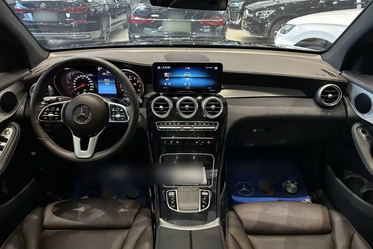 Used Mercedes-Benz GLC 2020 GLC 260 L 4MATIC Dynamic Model Interior 3